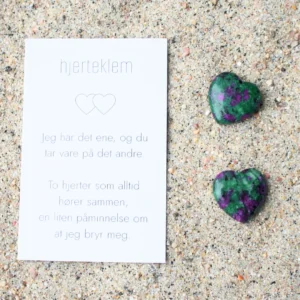 To grønn-lilla hjerteklemmer